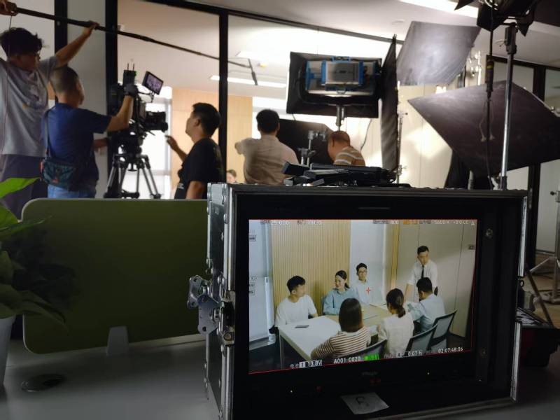 松桃TVC拍摄公司：科技产品视觉化大师，诠释未来感与功能美学