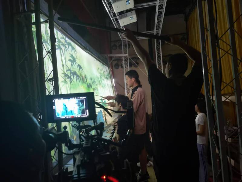 松桃TVC拍摄公司：美妆时尚造梦师，雕琢细节中的高级质感